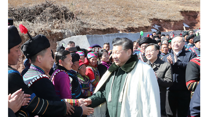 2018年2月13日，习近平在四川凉山彝族自治州考察脱贫攻坚。（孙 权 网集）